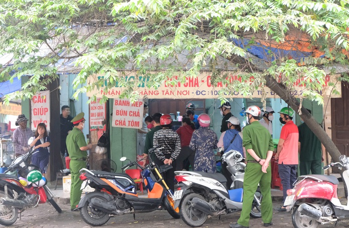 Vẫn còn hàng quán lơ chỉ đạo, mở bán trong dịch Covid-19 sáng nay 28-3 - Ảnh 15.