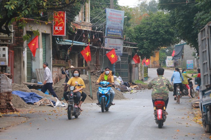 Trong tâm dịch Sơn Lôi trước giờ G dỡ bỏ lệnh phong tỏa, cách ly - Ảnh 1.