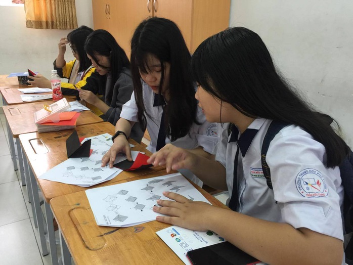 TP HCM: Học sinh lớp 12 đi học lại từ ngày 9-3 - Ảnh 1.