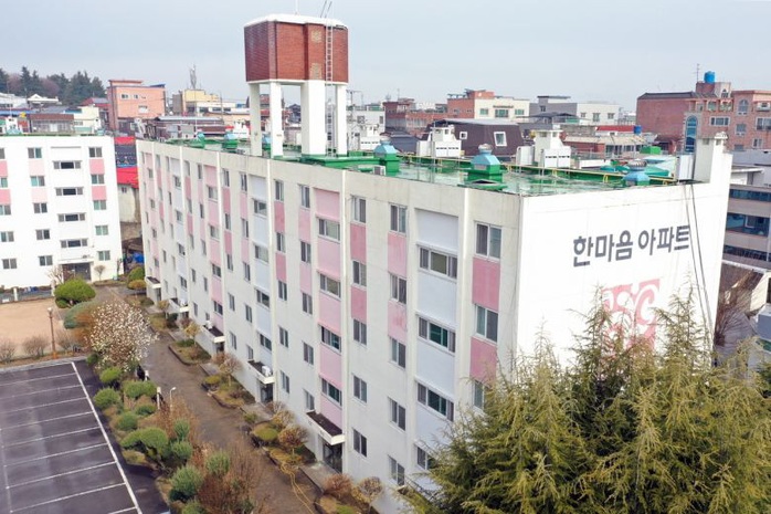 Covid-19: Hàn Quốc phát hiện “hai ổ dịch chung cư” - Ảnh 1.