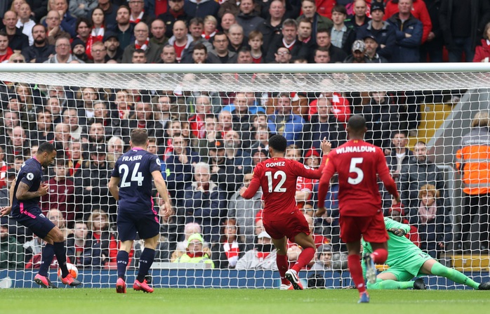 Liverpool giải cơn hạn bàn thắng, sao Ai Cập chạm mốc kỷ lục - Ảnh 1.