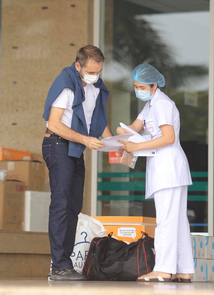 Nữ điều dưỡng Bệnh viện Bạch Mai cùng 8 bệnh nhân Covid-19 được công bố khỏi bệnh - Ảnh 16.