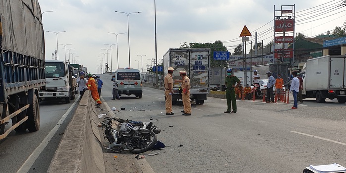 Chạy ngược chiều với tốc độ cao, một thanh niên tử vong ở nút giao An Sương - Ảnh 1.