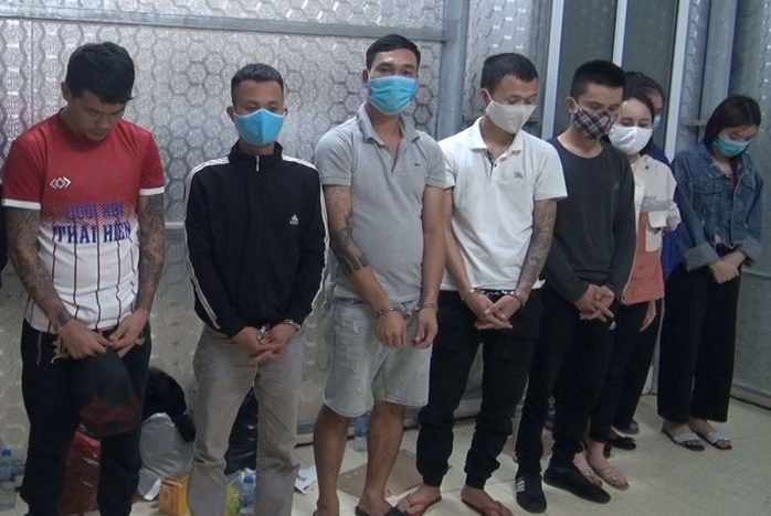11 thanh niên mở tiệc sinh nhật bằng ma túy, thác loạn tập thể trong quán karaoke - Ảnh 2.