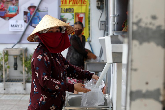 Báo nước ngoài đưa tin về “ATM gạo” của Việt Nam - Ảnh 1.