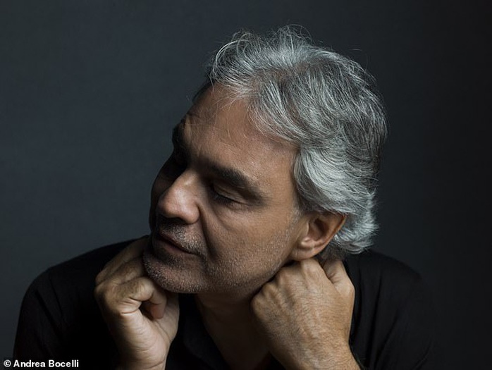 Danh ca khiếm thị Andrea Bocelli khiến hàng triệu người xúc động - Ảnh 1.