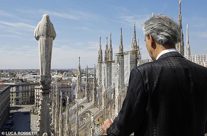 Danh ca khiếm thị Andrea Bocelli khiến hàng triệu người xúc động - Ảnh 6.