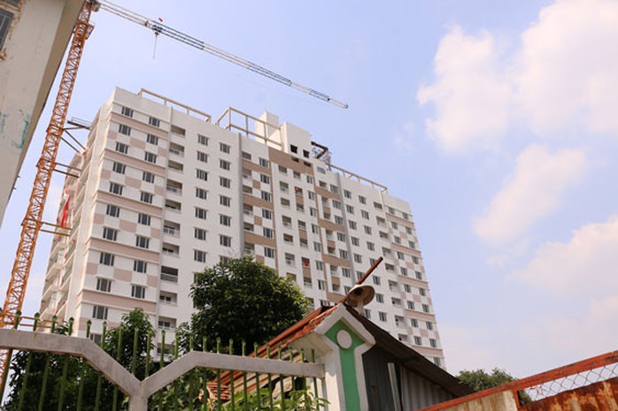 Không tháo dỡ 2 tầng vi phạm ở Tân Bình Apartment - Ảnh 1.