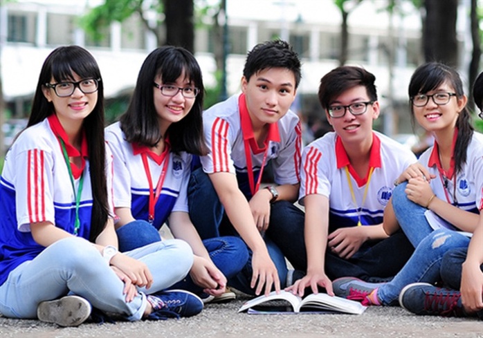 Trường ĐH Kinh tế TP HCM chi 20 tỉ đồng hỗ trợ sinh viên - Ảnh 1.