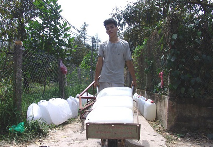 Giá sầu riêng tăng kỷ lục: Nơi thu tiền tỉ, nơi vật vã vì hạn mặn - Ảnh 2. Giá sầu riêng tăng kỷ lục: Nơi thu tiền tỉ, nơi vật vã vì hạn mặn - Ảnh 2.