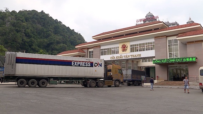 1.000 xe hàng ùn ứ, Lạng Sơn đề xuất tạm dừng tiếp nhận ở cửa khẩu Tân Thanh - Ảnh 1.