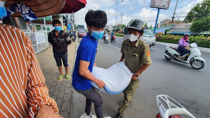 ATM gạo đã có mặt tại Cần Thơ, Long An - Ảnh 2.