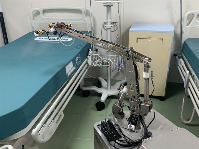 Robot vào tận gường khử Covid-19 tại Bệnh viện Nhiệt đới và Cần Giờ  - Ảnh 2.