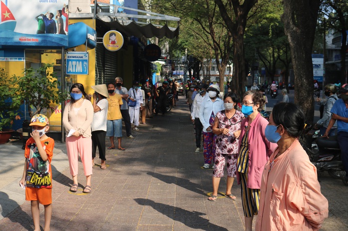 “ATM thực phẩm miễn phí” lan tỏa lòng nhân ái, sự sẻ chia - Ảnh 1.