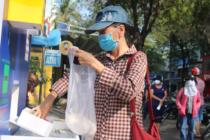 “ATM thực phẩm miễn phí” lan tỏa lòng nhân ái, sự sẻ chia - Ảnh 5.