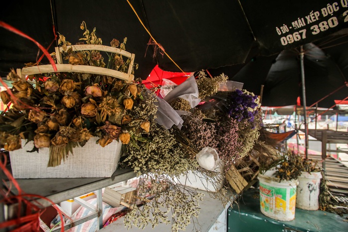 Chợ hoa lớn nhất Hà Nội không một bóng người do liên quan tới ca Covid-19 - Ảnh 5.