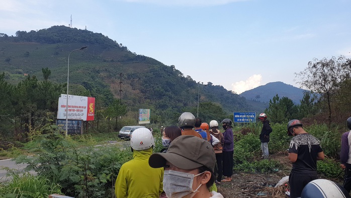 Người đàn ông chết trong tư thế treo cổ trên đèo Bảo Lộc - Ảnh 2.