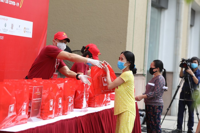 Chia sẻ và lan tỏa yêu thương - Chung tay đẩy lùi Covid-19 - Ảnh 2. Chia sẻ và lan tỏa yêu thương - Chung tay đẩy lùi Covid-19 - Ảnh 2.