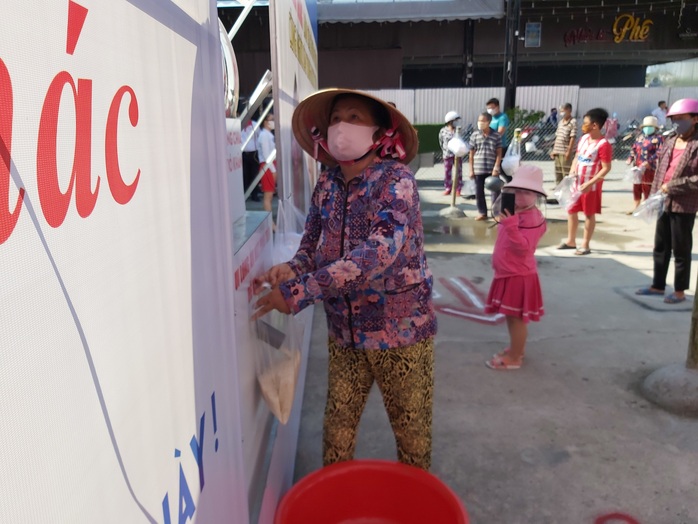 “ATM gạo” giúp mát lòng người nghèo vùng hạn mặn ở Cà Mau, Bạc Liêu và Kiên Giang - Ảnh 33.