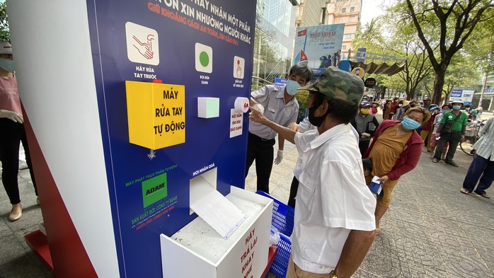 ATM thực phẩm cung cấp hơn 1.000 phần quà trong 3 ngày - Ảnh 1.