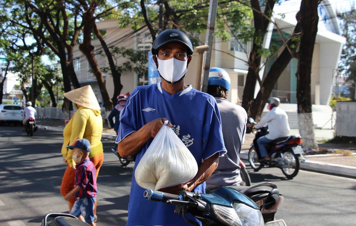 “ATM gạo” giúp mát lòng người nghèo vùng hạn mặn ở Cà Mau, Bạc Liêu và Kiên Giang - Ảnh 5.