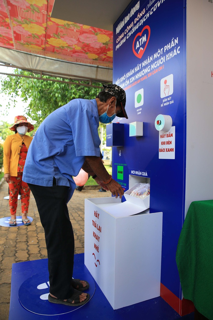 Báo Người Lao Động khai trương ATM thực phẩm miễn phí thứ 2 - Ảnh 14.