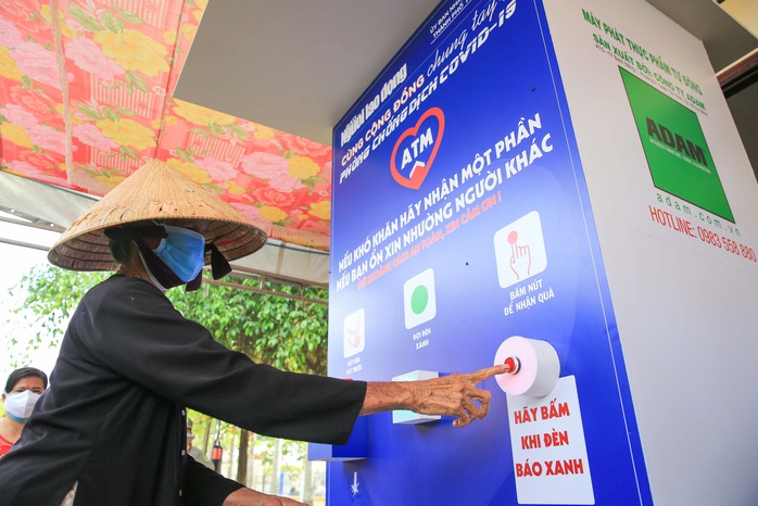 Báo Người Lao Động khai trương ATM thực phẩm miễn phí thứ 2 - Ảnh 15.