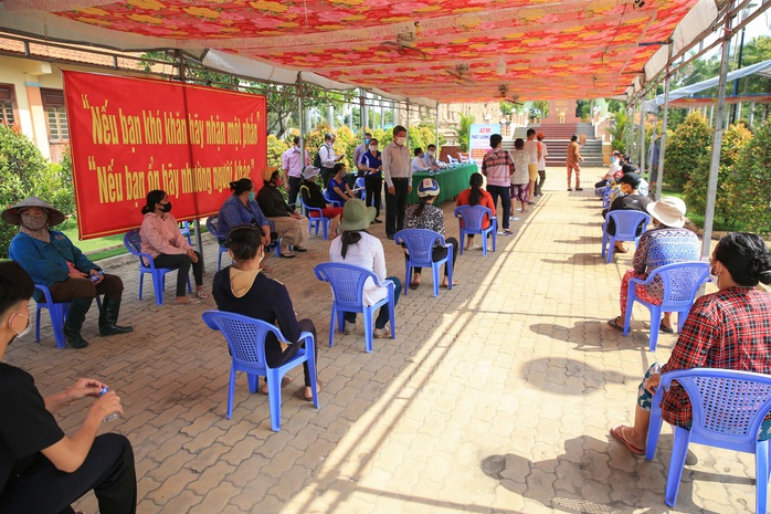 Báo Người Lao Động khai trương ATM thực phẩm miễn phí thứ 2 - Ảnh 12.