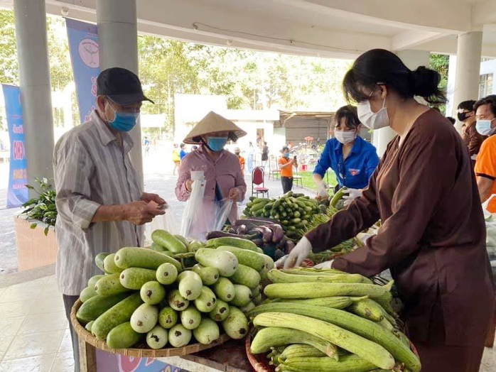 Tập trung hỗ trợ người lao động khó khăn - Ảnh 1.