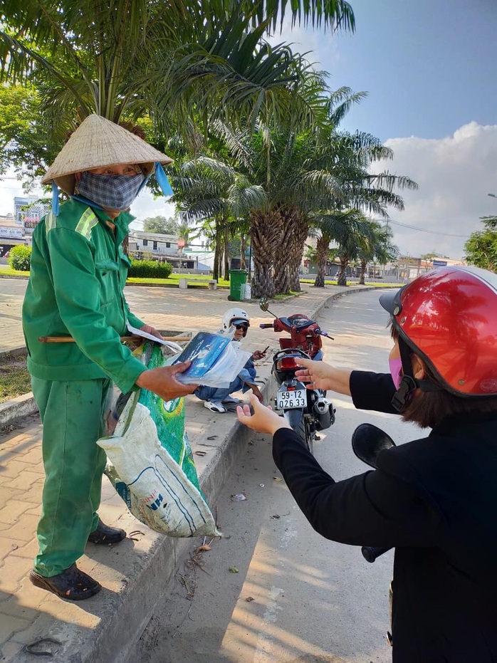 Yêu thương để nhẹ nhàng vượt qua gian khổ - Ảnh 1.