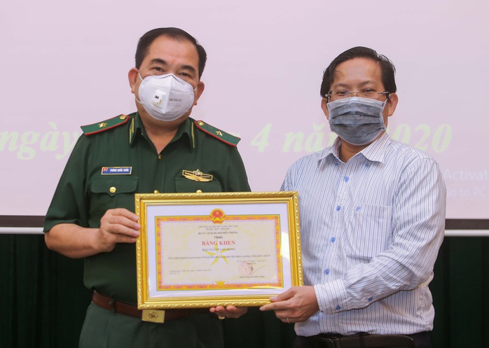 Báo Người Lao Động trao 100 triệu đồng tặng Bộ đội Biên phòng - Ảnh 5.