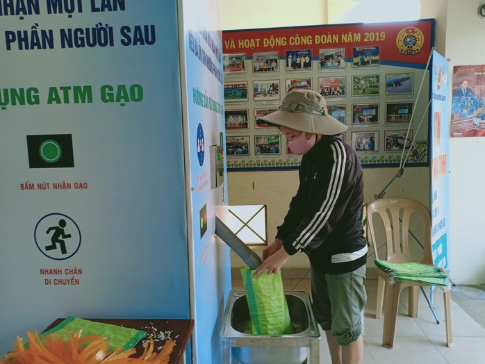 Thêm ATM gạo nghĩa tình tiếp sức công nhân lao động - Ảnh 1.