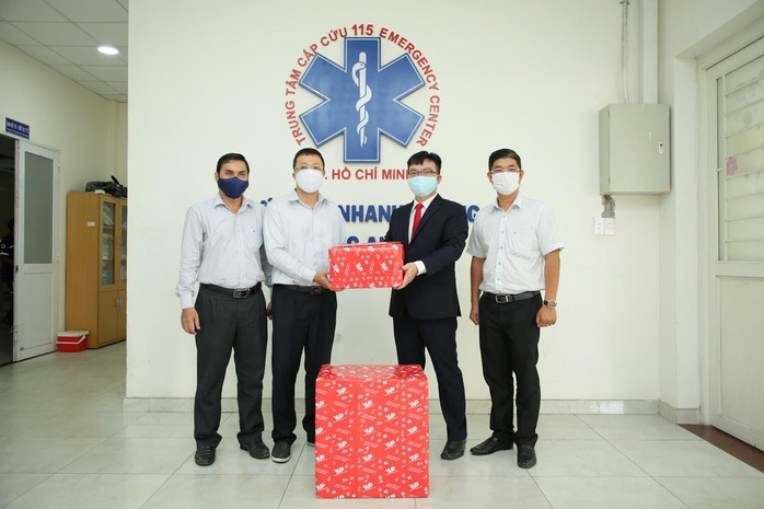 Dành tặng 10.000 khẩu trang chuyên dụng N95 cho ngành y tế TP HCM - Ảnh 1.