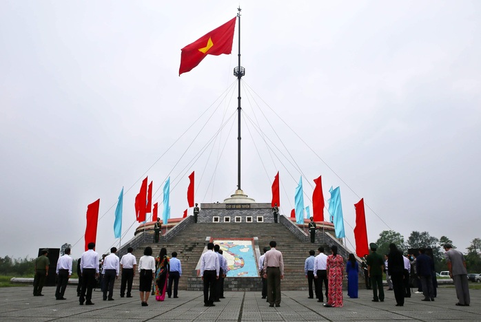 Lễ Thượng cờ Thống nhất non sông ở đôi bờ Hiền Lương - Bến Hải - Ảnh 1.