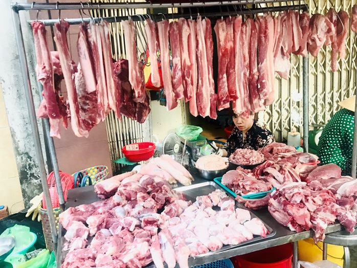 Muốn mua thịt heo rẻ lên ti vi mà mua! - Ảnh 1. Muốn mua thịt heo rẻ lên ti vi mà mua! - Ảnh 1.