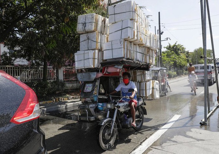 Ông Duterte và nội các góp lương giúp đất nước chống Covid-19 - Ảnh 2.