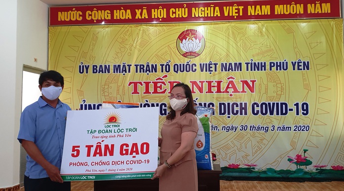 Tập đoàn Lộc Trời hỗ trợ hơn 137 tấn gạo để các tỉnh chống dịch - Ảnh 2.
