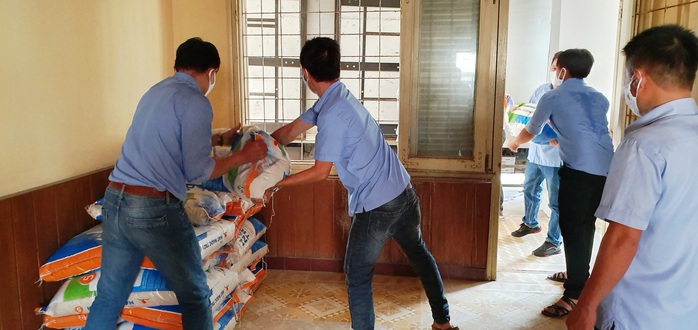 Tập đoàn Lộc Trời hỗ trợ hơn 137 tấn gạo để các tỉnh chống dịch - Ảnh 5.