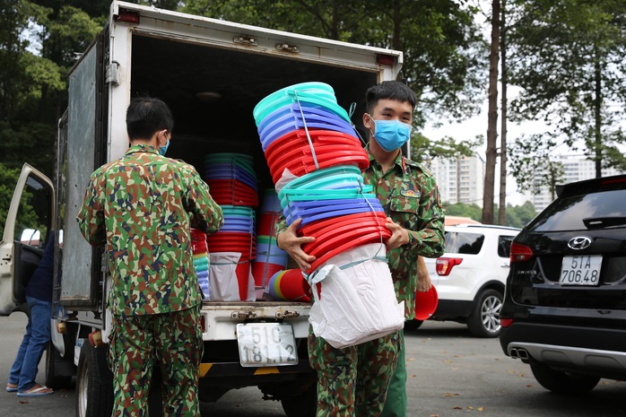 Tiếp thêm sức mạnh nơi tuyến đầu chống dịch - Ảnh 4. Tiếp thêm sức mạnh nơi tuyến đầu chống dịch - Ảnh 4.