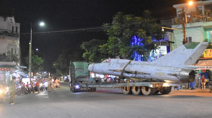 Xe tăng, máy bay... di dời khỏi kinh thành Huế như thế nào? - Ảnh 1.