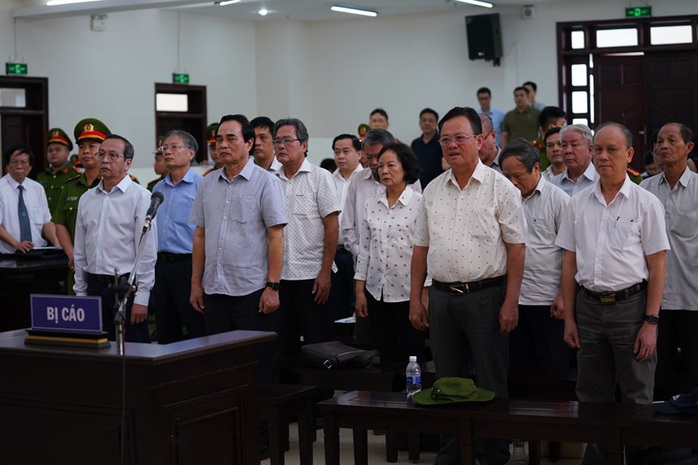 2 nguyên chủ tịch Đà Nẵng bị tuyên tổng cộng 27 năm tù, bắt giam tại tòa - Ảnh 12.