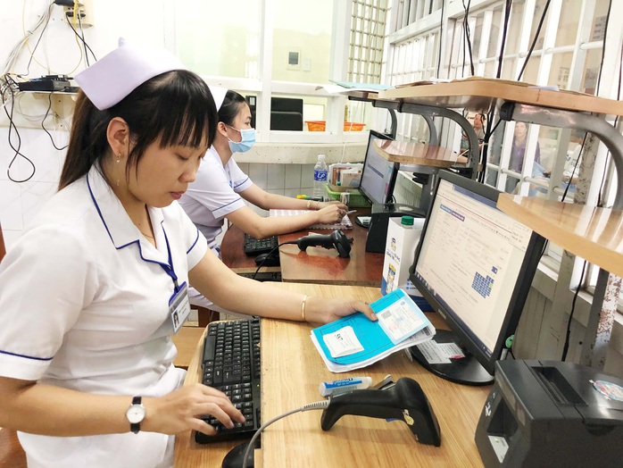 Đề xuất 2 phương &aacute;n giảm trừ mức đ&oacute;ng BHYT hộ gia đ&igrave;nh - Ảnh 1.
