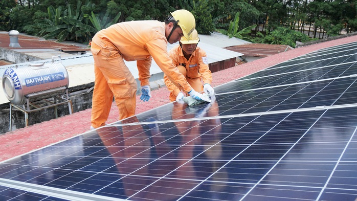 EVNSPC kêu gọi phát triển điện mặt trời áp mái - Ảnh 1. EVNSPC kêu gọi phát triển điện mặt trời áp mái - Ảnh 1.