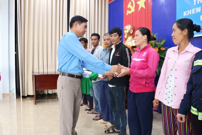 LĐLĐ huyện Phú Quốc quyên góp hơn 40 tấn gạo cho thùng gạo thiện nguyện - Ảnh 5.