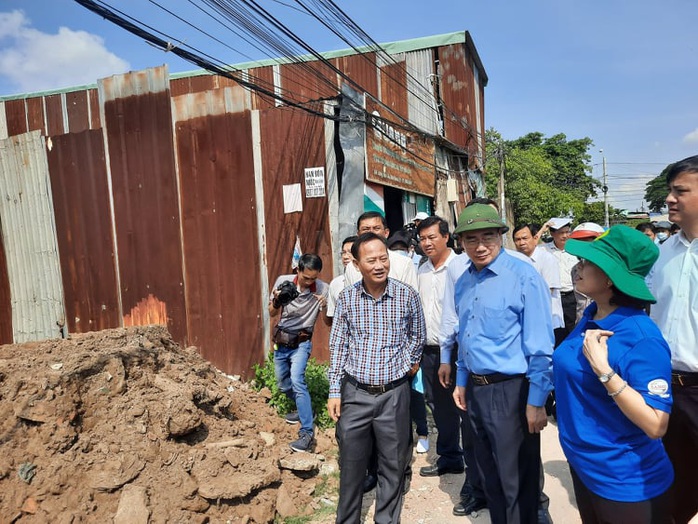 Bí thư Thành uỷ TP HCM Nguyễn Thiện Nhân đang làm việc với Bình Chánh về xây dựng nhà không phép - Ảnh 1.