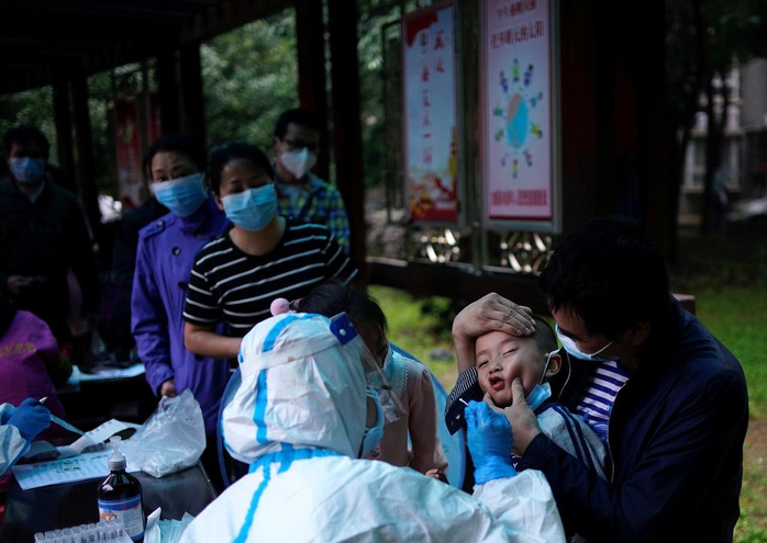 Covid-19: Thiếu miễn dịch, Trung Quốc có nguy cơ bùng phát dịch lần 2 - Ảnh 2.