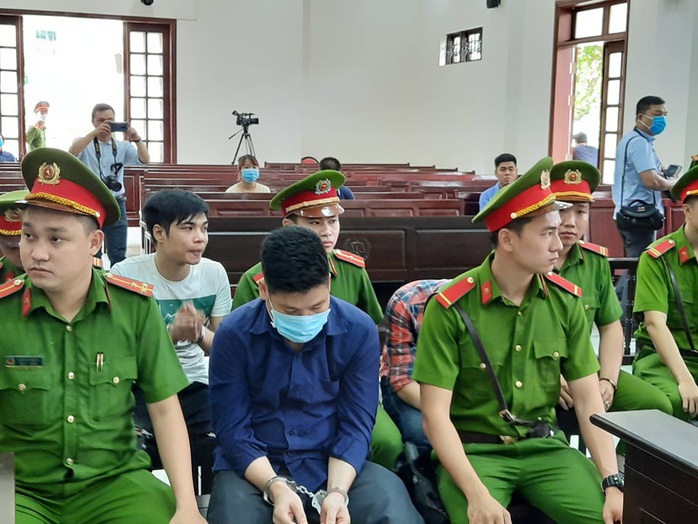 Đang xét xử nhóm giang hồ “Giang 36” vây xe chở công an ở Đồng Nai - Ảnh 3.