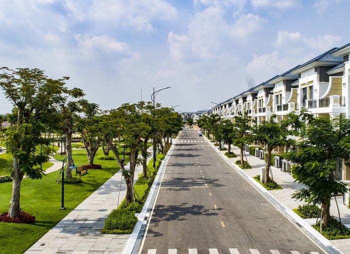 Nhà liên kế, biệt thự cao cấp tại khu Đông TP HCM thu hút cộng đồng cư dân - Ảnh 2.