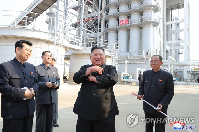 Nhà lãnh đạo Triều Tiên Kim Jong-un bất ngờ xuất hiện - Ảnh 2.