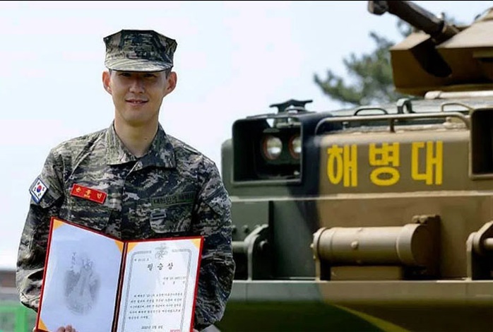 Son Heung-min rạng rỡ trên sân tập sau học kỳ quân đội - Ảnh 3.